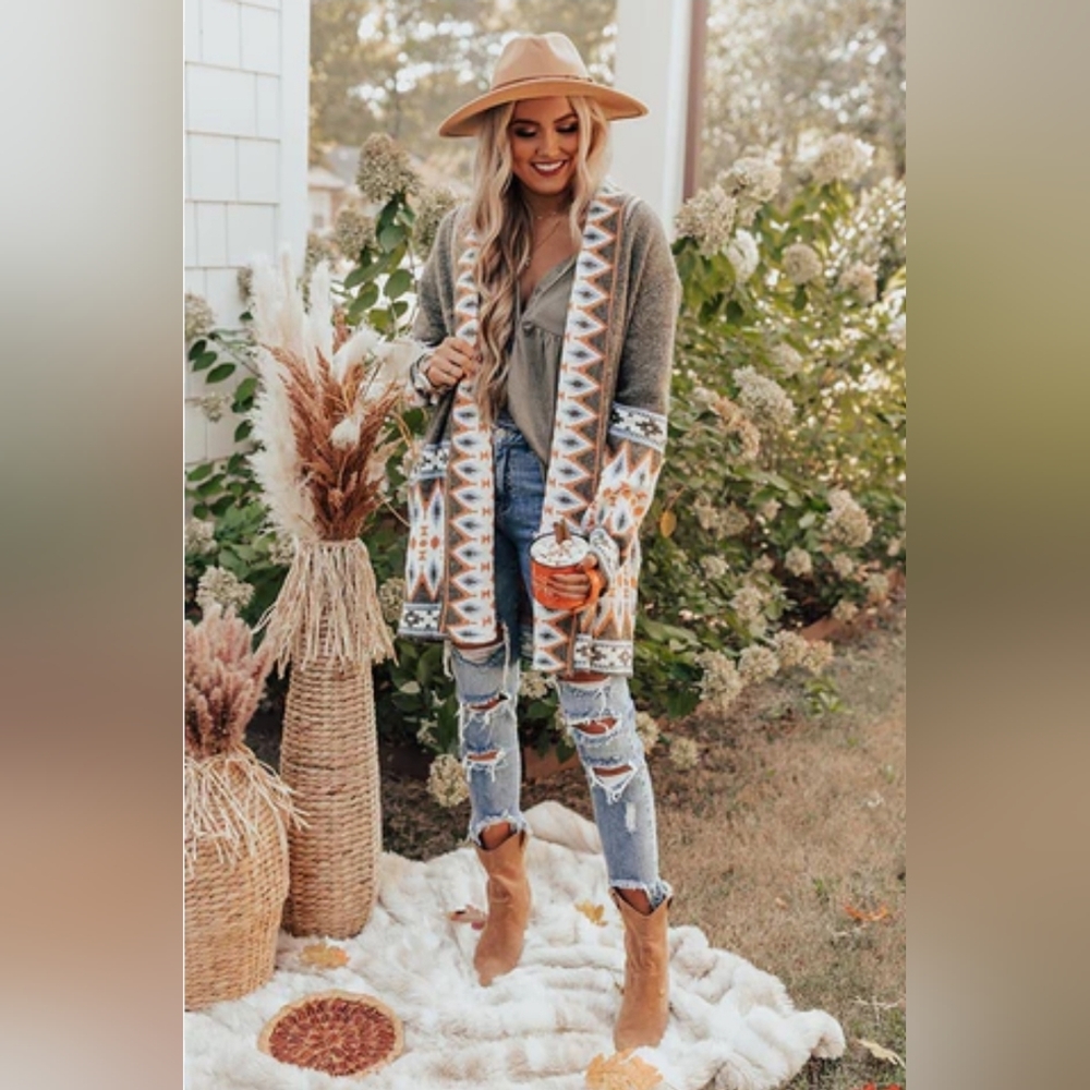 Knit Aztec Cardigan Size Large NWOT